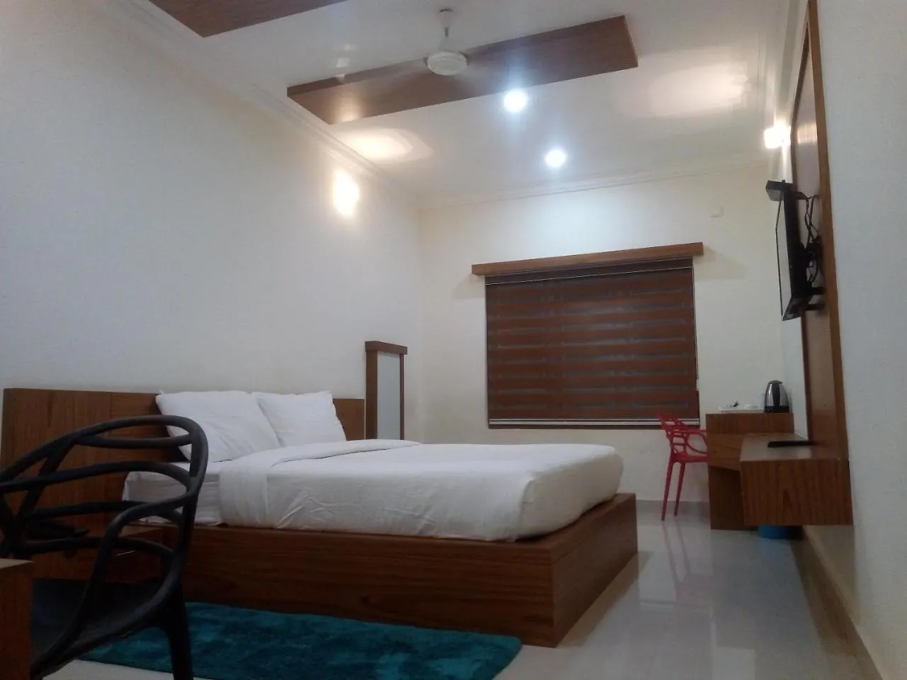فندق Seabreeze Rest Inn كانور